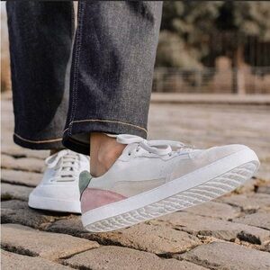 NWT Groundies Nova Barefoot Sneaker